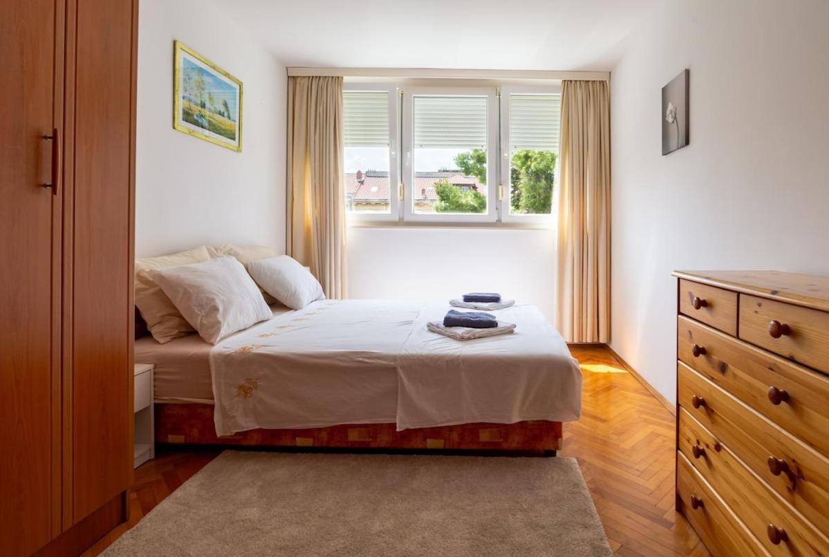Nia Apartment, Apartman