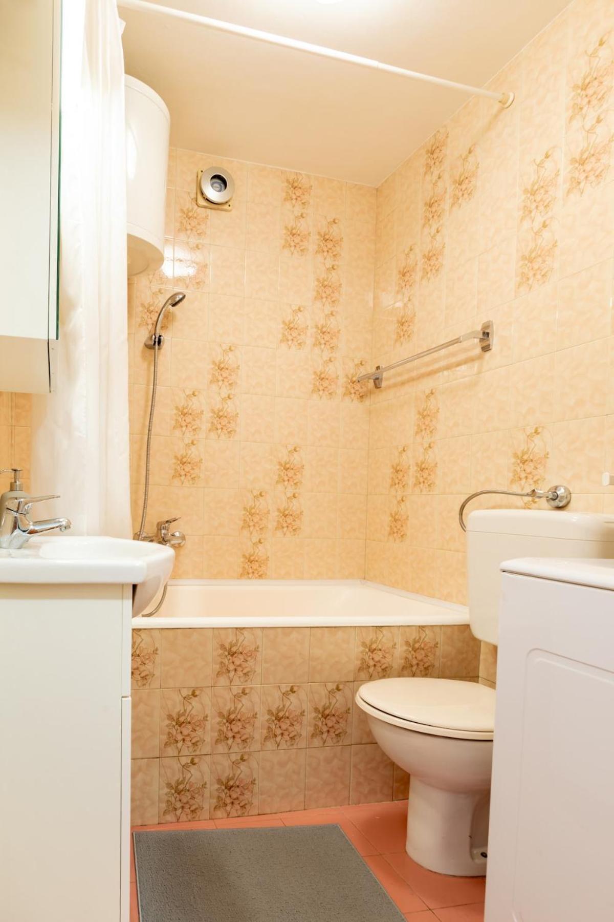 Nia Apartment, Apartman *