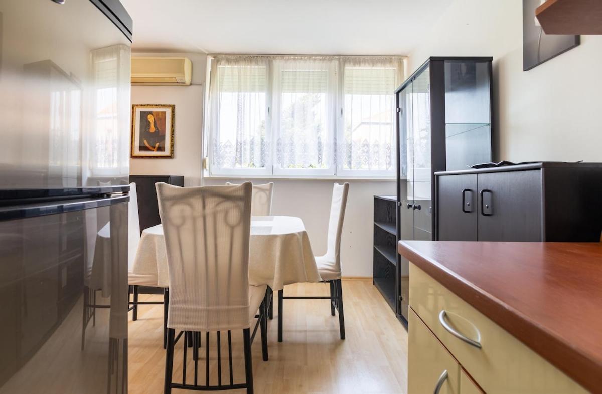 Apartman Nia Apartment, *